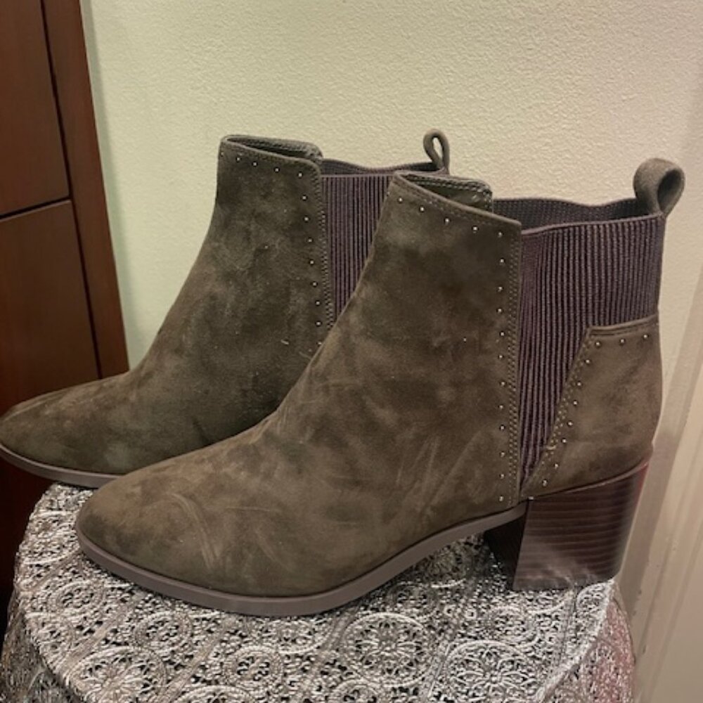 Nine West NWOB Green Suede Booties 9M - Picture 2 of 5